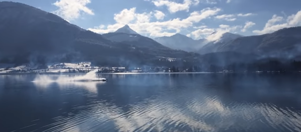 Самолет спикировал в озеро во время авиашоу - видео очевидца - Sputnik Молдова