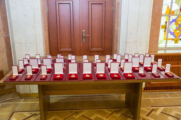 Президент Молдовы наградил государственными наградами Президент Молдовы наградил государственными наградами - Sputnik Молдова