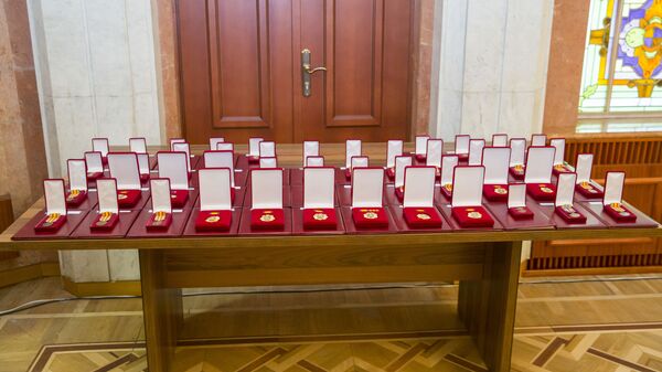 Санду удостоила государственных наград молдавских и румынских писателей - Sputnik Молдова