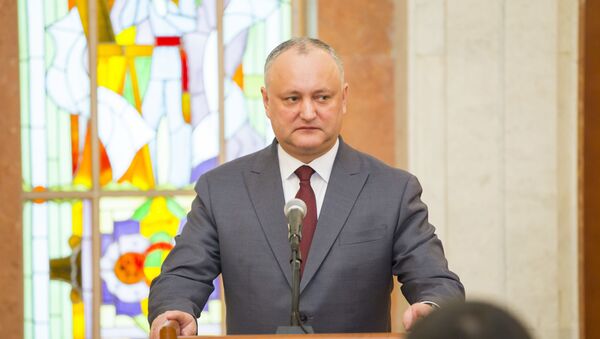 Президент Молдовы Игорь Додон наградил государственными наградами - Sputnik Moldova
