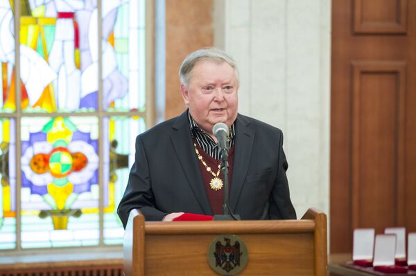 Президент Молдовы вручил госнаграды отличившимся гражданам страны Президент Молдовы вручил госнаграды отличившимся гражданам страны - Sputnik Молдова