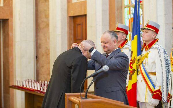 Президент Молдовы наградил государственными наградами - Sputnik Молдова