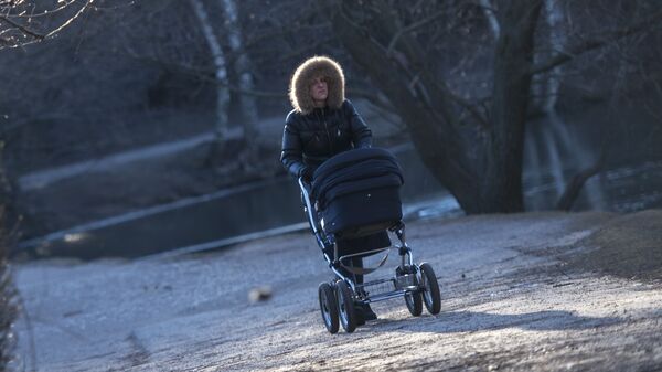 Женщина с коляской - Sputnik Молдова