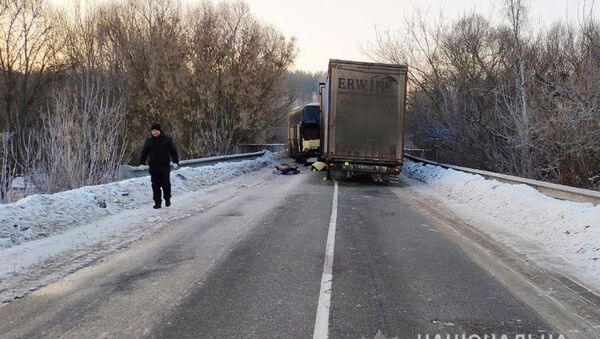 В Городнянском районе Черниговщины столкнулись грузовик и автобус - Sputnik Молдова