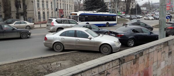 Au parcat în intersecție  - Sputnik Moldova