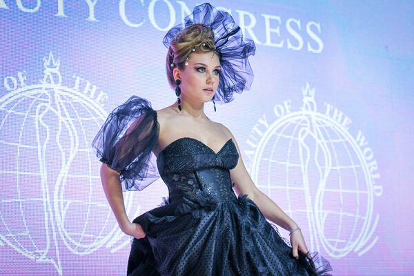 Чемпионат мира по свадебной прическе и макияжу и международный конкурс Dress of the World в Баку - Sputnik Молдова