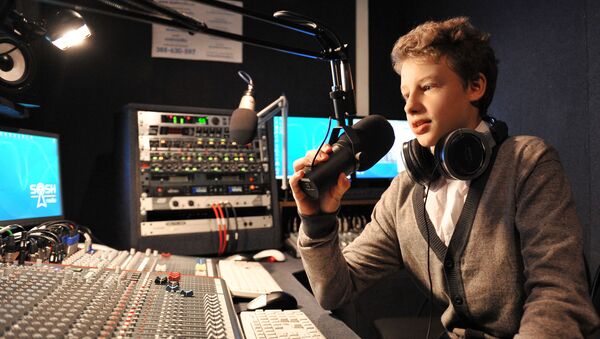 Ученик школы №1020 города Москвы в радиостудии - Sputnik Молдова