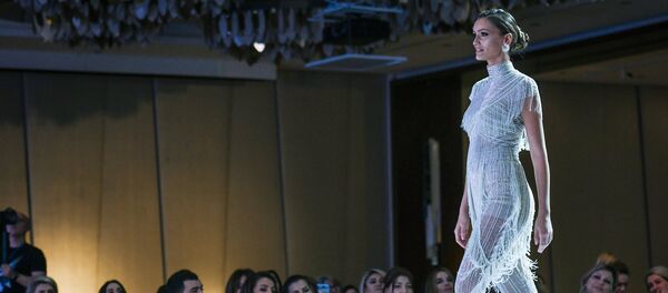 Чемпионат мира по свадебной прическе и макияжу и международный конкурс Dress of the World в Баку - Sputnik Moldova-România