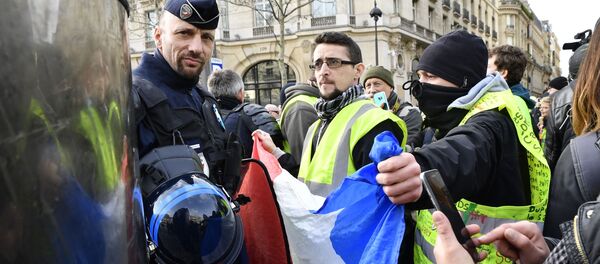 Акция протеста жёлтых жилетов во Франции - Sputnik Молдова