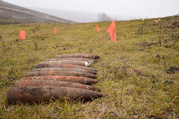 Pericol de explozie în apropierea Capitalei: Zeci de bombe au fost găsite de trecători Pericol de explozie în apropierea Capitalei: Zeci de bombe au fost găsite de trecători - Sputnik Moldova
