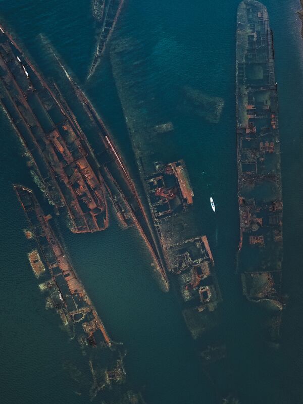 Затонувшие корабли в бухте Труда, Приморский край, Россия - Sputnik Молдова