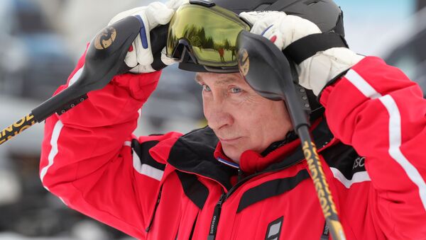 Президент РФ Владимир Путин во время катания на лыжах в Сочи - Sputnik Молдова