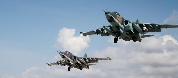Russische Su-25 auf dem Stützpunkt im syrischen Hmeimim Russische Su-25 auf dem Stützpunkt im syrischen Hmeimim - Sputnik Молдова