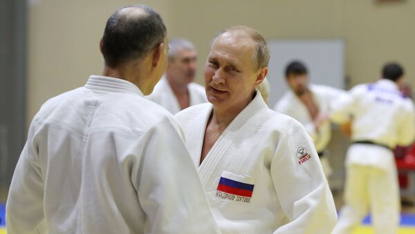 Президент РФ Владимир Путин во время тренировки по дзюдо - Sputnik Moldova-România