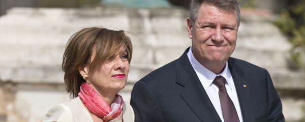 Carmen și  Klaus Iohannis - Sputnik Moldova-România