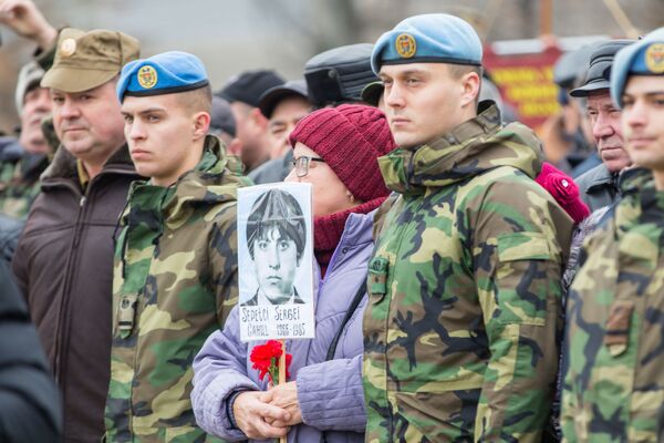 Для матерей и жен солдат, погибших на той войне, время не имеет рамок, воспоминания о самых близких никогда не стереть из памяти.   - Sputnik Молдова