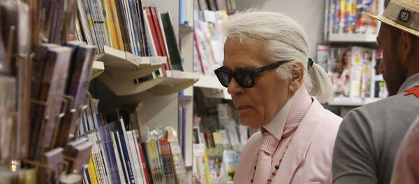 Модельер, креативный директор Chanel Карл Лагерфельд - Sputnik Молдова