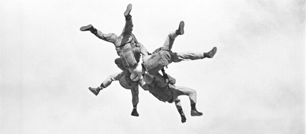 Учения в одном из воздушно-десантных подразделений СССР, 1965 год Учения в одном из воздушно-десантных подразделений СССР, 1965 год - Sputnik Молдова
