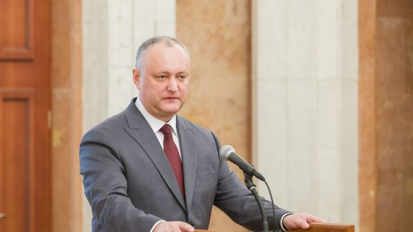 Президент Молдовы Игорь Додон наградил государственными наградами - Sputnik Moldova