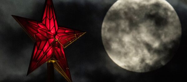 Суперлуние, наблюдаемое в Москве - Sputnik Молдова