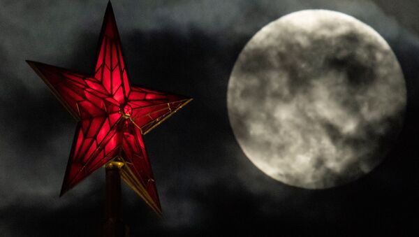 Суперлуние, наблюдаемое в Москве - Sputnik Moldova-România