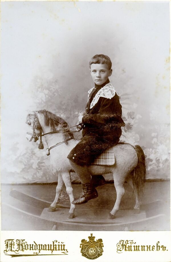 Во что играли молдавские дети 100 лет назад - фото Во что играли молдавские дети 100 лет назад - фото - Sputnik Молдова