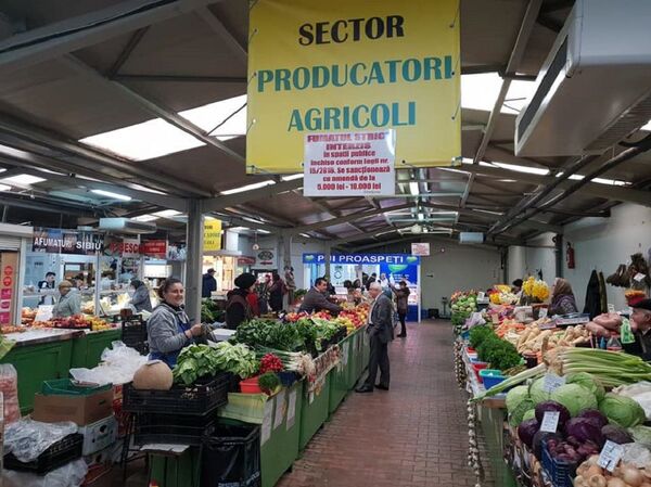 Petre Daea face piața, susține producătorii agricoli autohtoni - FOTO Petre Daea face piața, susține producătorii agricoli autohtoni - FOTO - Sputnik Moldova-România