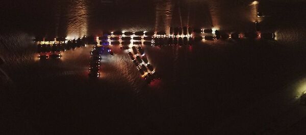 Изображение автомата Калашникова из автомобилей участников флешмоба ко Дню защитника Отечества Изображение автомата Калашникова из автомобилей участников флешмоба ко Дню защитника Отечества - Sputnik Молдова