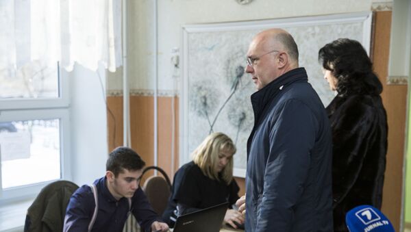 Премьер-министр Павел Филип проголосовал на выборах в парламент Молдовы - Sputnik Молдова
