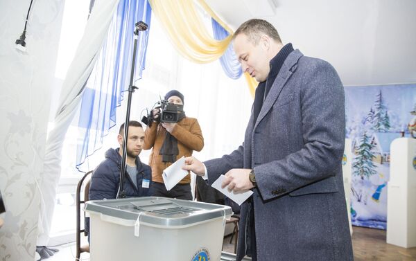 Спикер парламента Андриан Канду проголосовал на выборах в парламент Молдовы - Sputnik Молдова