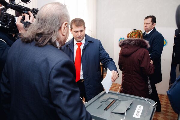 На избирательный участок пришел лидер партии Шор.  - Sputnik Молдова