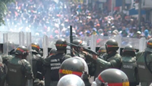 Столкновения на границе Венесуэлы и Колумбии - сотни пострадавших - Sputnik Moldova-România