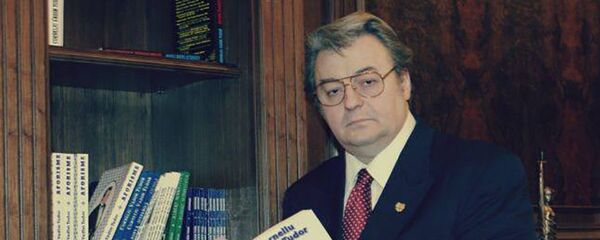 Corneliu Vadim Tudor Corneliu Vadim Tudor - Sputnik Moldova-România