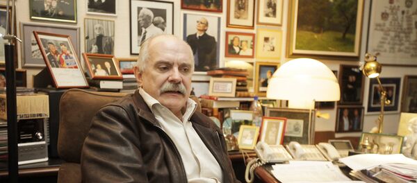 Никита Михалков в рабочем кабинете - Sputnik Молдова