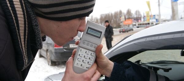 Полиция проводит сплошные проверки водителей на трезвость - Sputnik Молдова