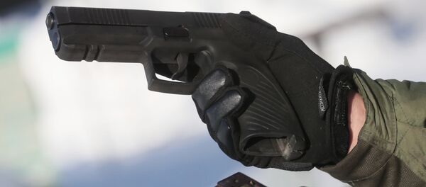 Демонстрационные стрельбы из самозарядного пистолета Удав - Sputnik Молдова