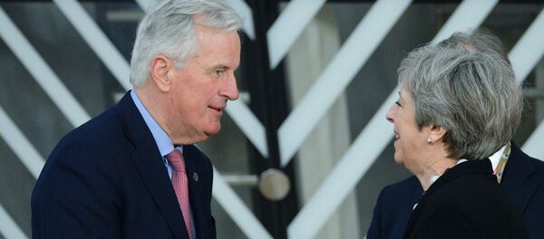 Michel Barnier şi Theresa May Michel Barnier şi Theresa May - Sputnik Moldova-România