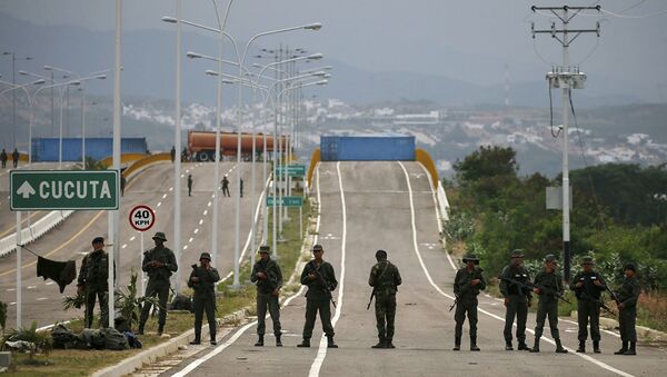 Военнослужащие армии Венесуэлы на границе в Колумбией - Sputnik Молдова