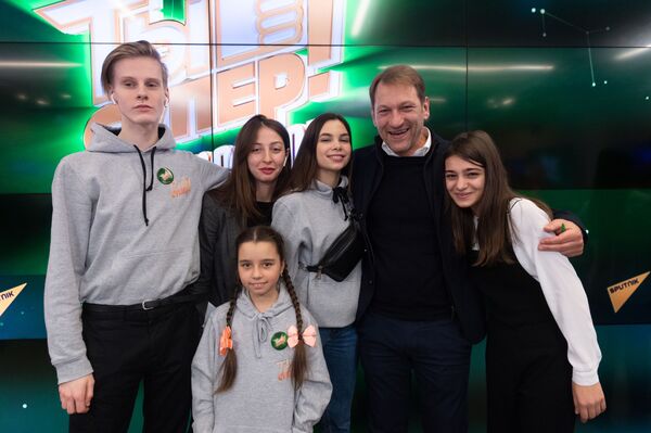 Настя Лисовая: очень рада встретиться с друзьями на форуме Агутина - Sputnik Молдова