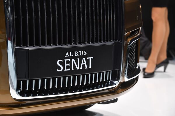 Grila radiatorului automobilului Aurus Senat S600, prezentat la Salonul Auto Internațional de la Geneva - Sputnik Moldova