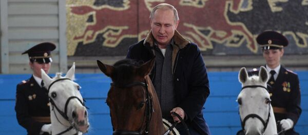 Президент РФ В. Путин посетил 1-й оперативный полк полиции ГУ МВД РФ  - Sputnik Moldova