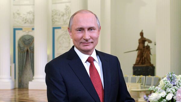 Президент РФ В. Путин поздравил российских женщин с праздником – Международным женским днём - Sputnik Moldova-România