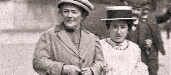 Роза Люксембург и Клара Цеткин, 1910 год Роза Люксембург и Клара Цеткин, 1910 год - Sputnik Moldova-România