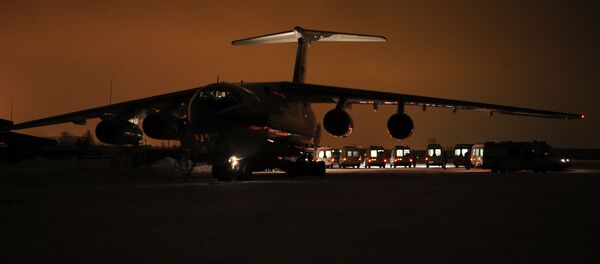 Машины спасательных служб на взлетной полосе - Sputnik Молдова