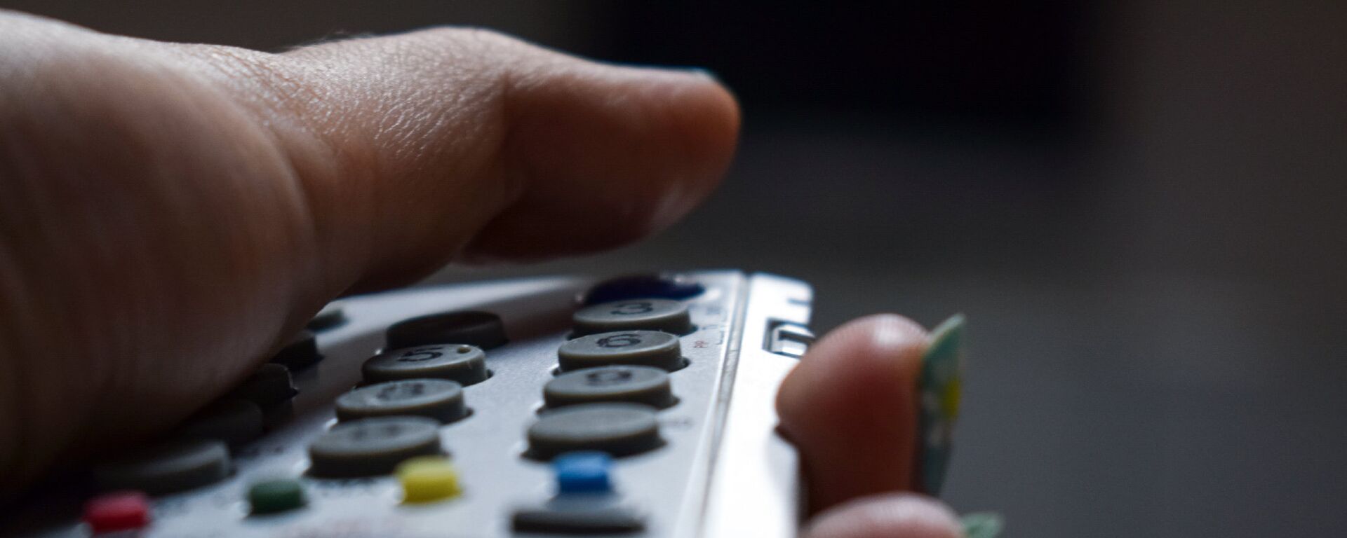 Пульт дистанционного управления телевизором, фото из архива - Sputnik Молдова, 1920, 05.02.2026