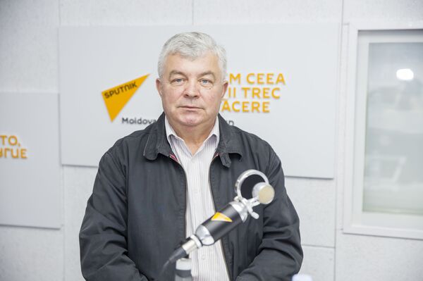 Гигантский экспонат: куда перевезли самый большой в Молдове бюст Ленина Гигантский экспонат: куда перевезли самый большой в Молдове бюст Ленина - Sputnik Молдова