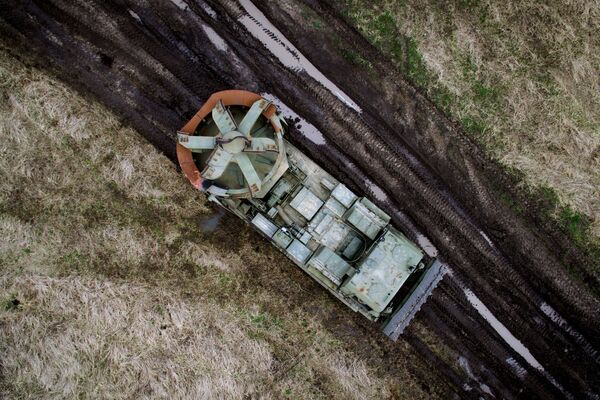 Машина для отрывки котлована МДК-3 во время тактико-специальных учений на полигоне «Молькино» в Краснодарском крае - Sputnik Молдова