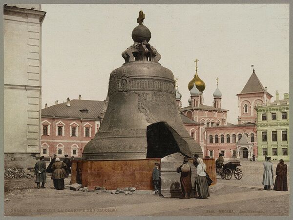Царь-колокол в Москве. Одна из первых цветных фотографий России - Sputnik Молдова
