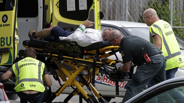 Помощь пострадавшему после стрельбы в мечети Ан-Нур в Крайстчерче, Новая Зеландия  - Sputnik Молдова