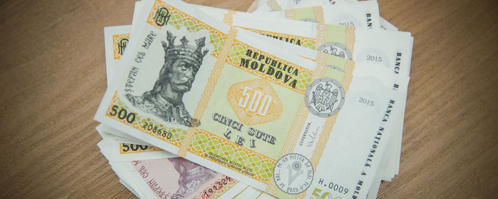 Банкноты номиналом 200 и 500 лей - Sputnik Молдова, 1920, 01.02.2022